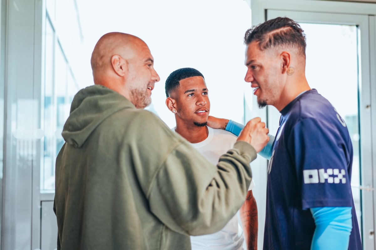 ManCityPT's tweet photo. Já em casa. 🤝 💙 https://t.co/n8SQjdRHxs