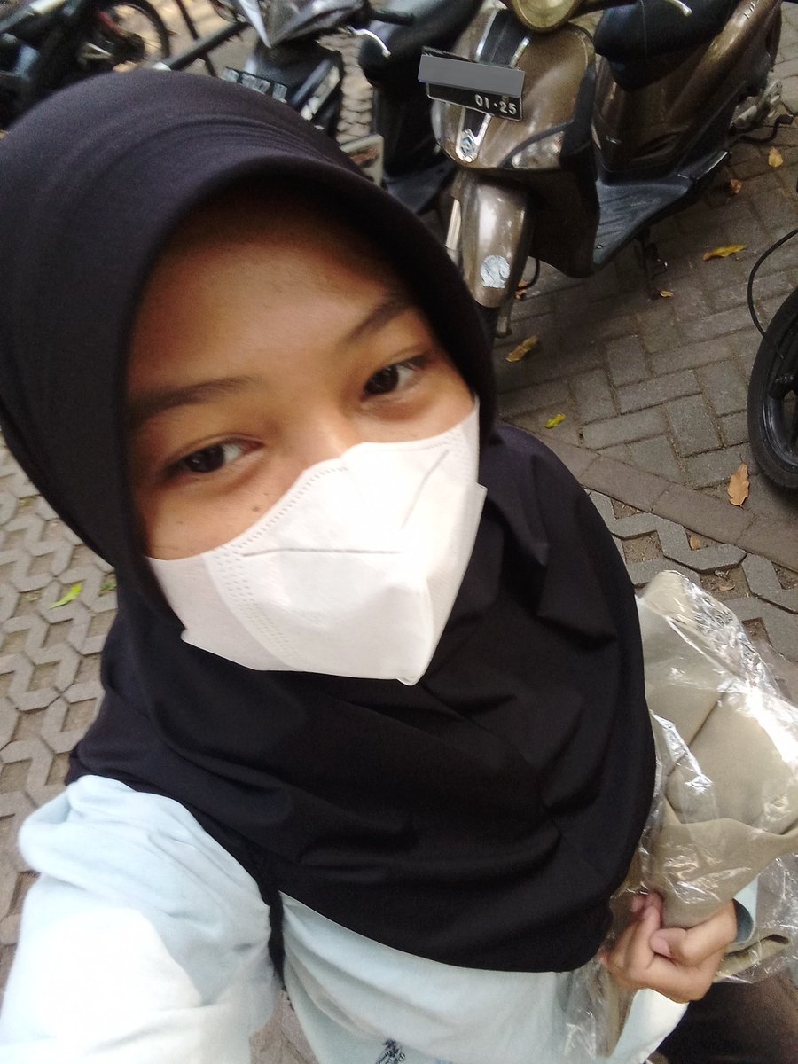 ya allah wediii diseneni penjaga parkiran perpus☹️👍