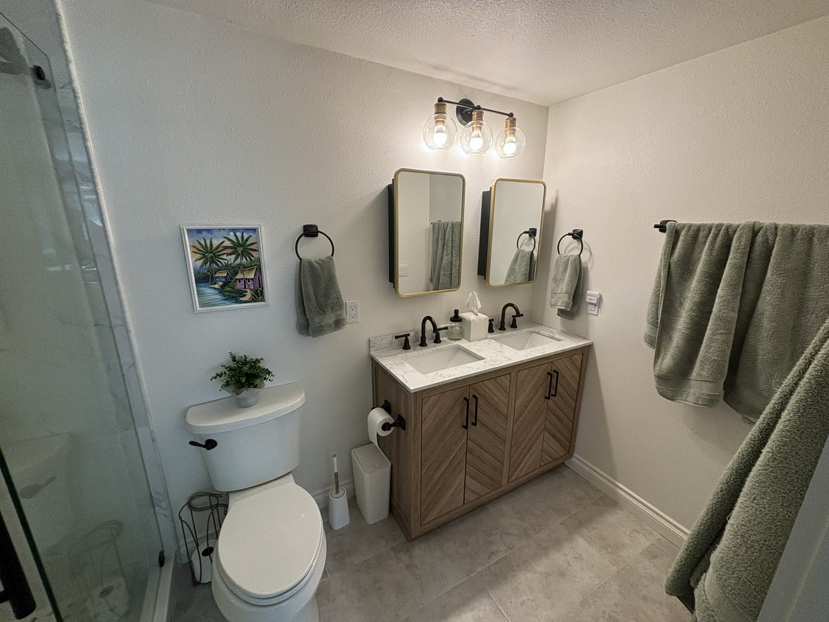 LevelUpSDLFG's tweet photo. Started with one bathroom to then us doing a complete demo and turned this into a brand new hallway bathroom and master bathroom!! 😍 Customer was VERY happy with the results and what’s not to like!!! Looking forward in doing future work with this customer! #LFG https://t.co/KHtF0kr9oN