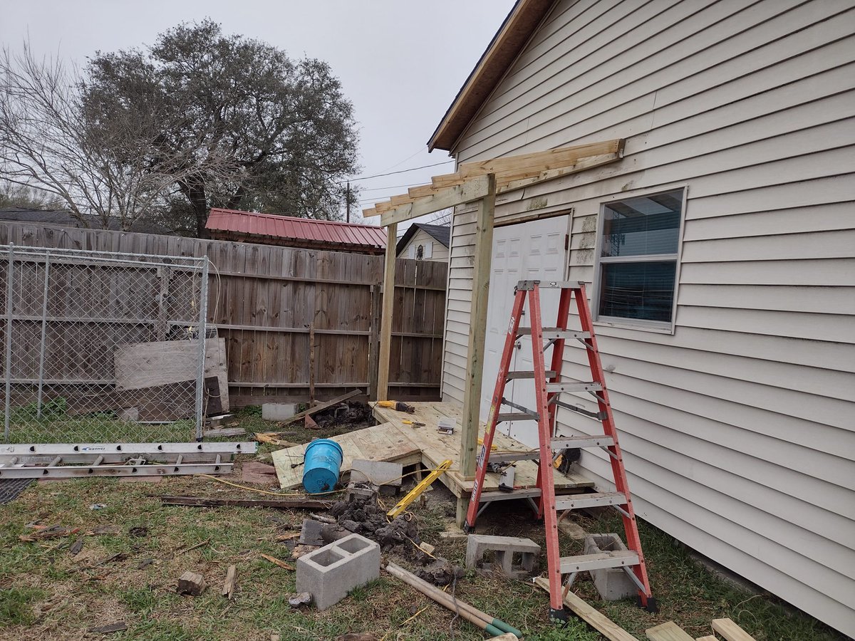 Chico_Floors_R's tweet photo. 🏠✨From repairs to complete installations, our team of experts is ready to protect your home with the best materials and the highest dedication. #RoofingServices #Roofing #HomeImprovement #KatyTexas #ChicoFloors #Remodeling #QualityService #ExpertTeam #ProtectYourHome https://t.co/79bTGUdgmU