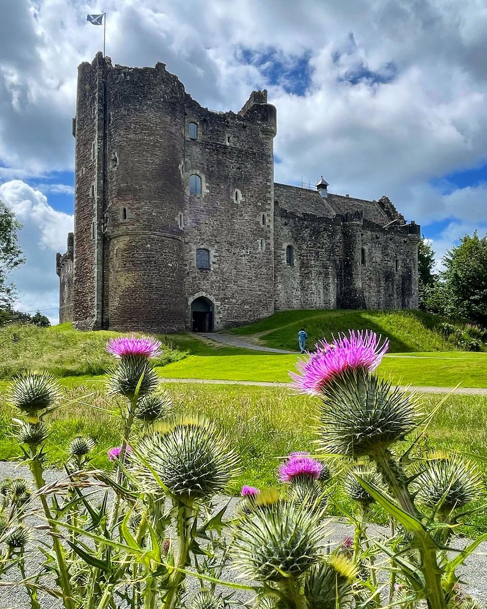 VisitScotland's tweet photo. Who recognises this #Scottish castle? 👀 It has had its fair share of film &amp; TV appearances! 🎬⭐

📍  Doune Castle, Stirlingshire 📷 IG/sassenachhistorian https://t.co/qi6gDKSe82