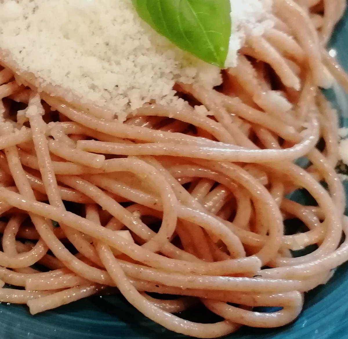 MikeKocht's tweet image. #Twooking "Italiano" ganz einfach, schnell und günstig:
#Spaghetti "aglio e olio"
Für mich ein nostalgisches Gericht (sh. Blog)
#Rucolo als Salat erinnert mich auch an damals :-)

mikekocht.at/2024/07/18/spa…