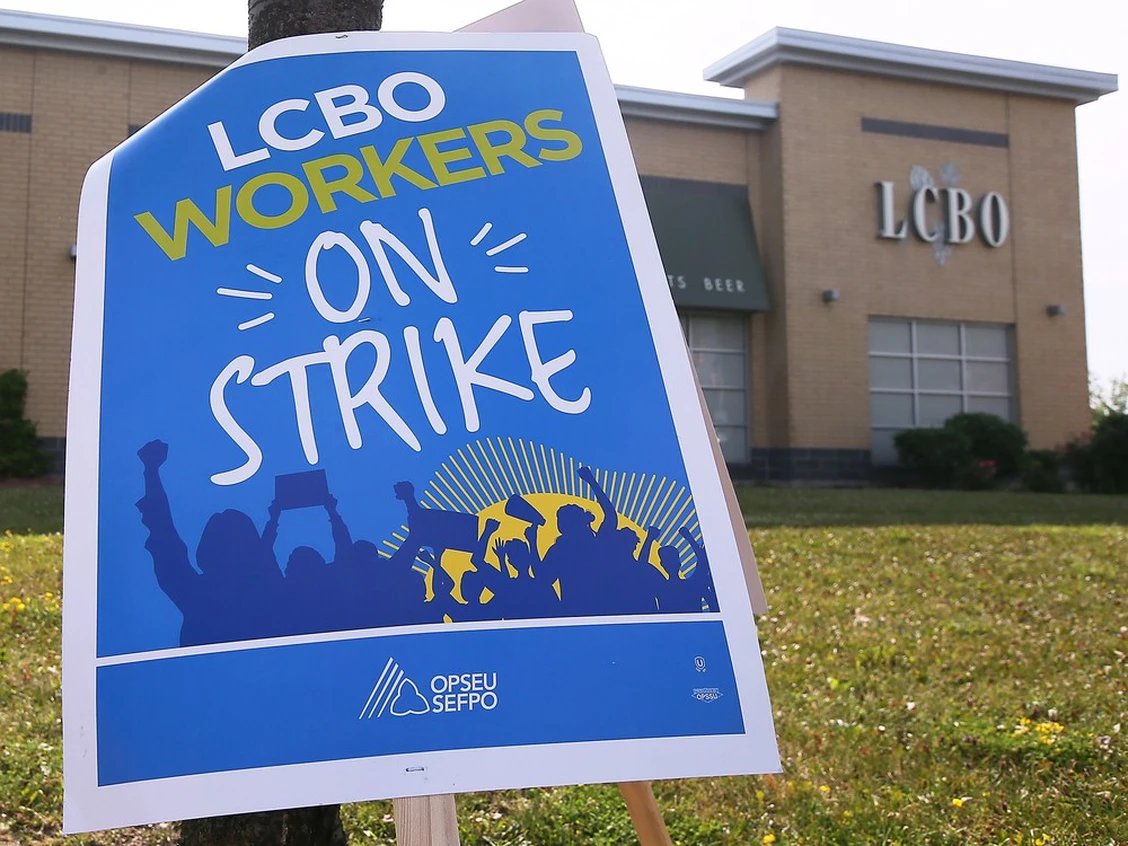 BeerBlogFeed's tweet image. Thoughts on the LCBO Strike dlvr.it/T9mf11