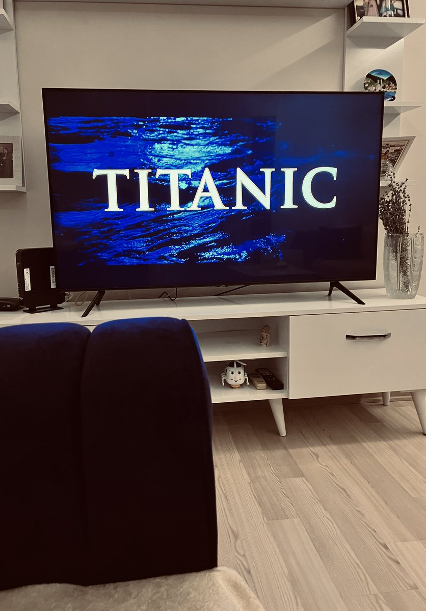 calsknoz's tweet photo. #Titanic🚢 izliyorum ama babamla😏😅 https://t.co/h9uNfJASKI