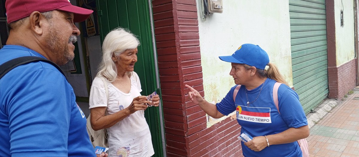 <a href="/untportuguesa/">Partido UNT Portuguesa</a> A tan solo #10DiasParaGanar parte de nuestro equipo del municipio Páez haciendo volanteo en la Av libertador de Acarigua, invitando a todos a participar este #28Julio apoyando a <a href="/EdmundoGU/">Edmundo González</a>
