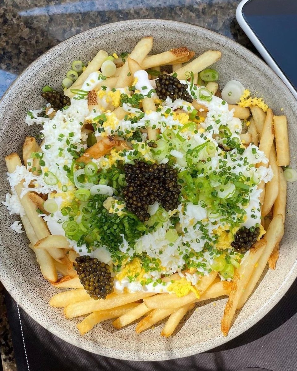 It's #NationalCaviarDay! Elevate your afternoon with our luxurious twist on a classic favorite – Caviar Fries. Indulgence awaits! 🥂✨