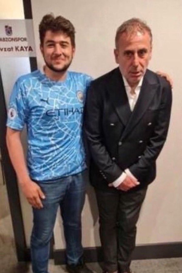 50 yaşındaki Mertens önde bastıkça ekran başında mahcubiyetten şöyle kalıyoruz