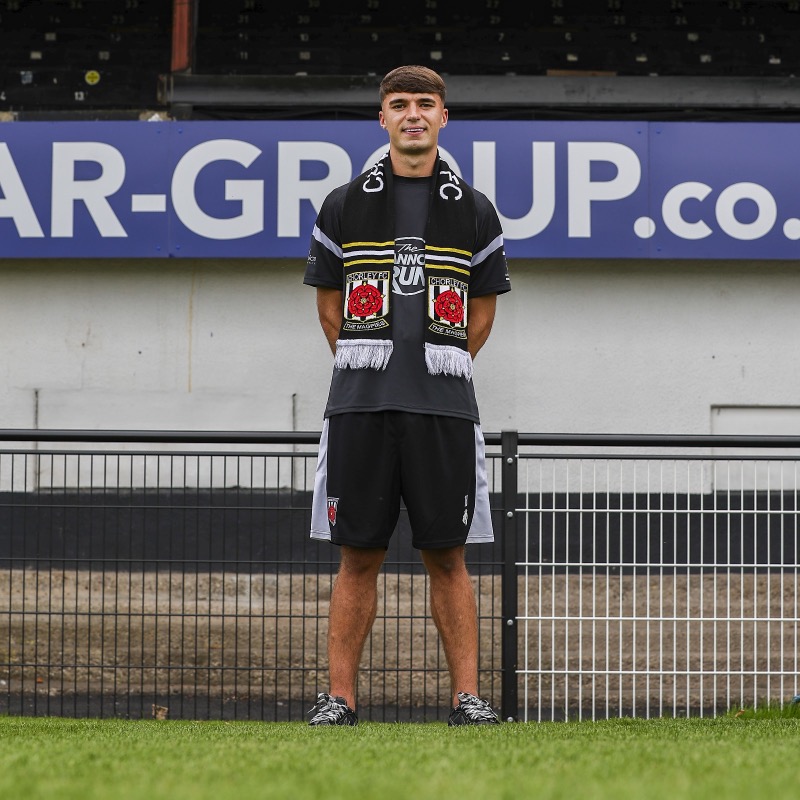 chorleyfc's tweet photo. Earlier today, @Pete_Tscherewik caught up with @SamBird8_ after he signed for the Magpies last week! (subject to international clearance). 

📸 @dia_images