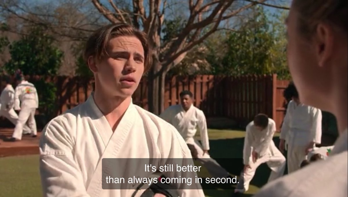 eu >também< não acho que essa cena tenha sido atoa. o ênfase no fato de que o robby sempre foi segundo lugar? e que a tory nunca ganhou justamente? a única coisa que eu consegui pensar foi “poxa vão fazer eles assumirem que são perdedores na cara dura mesmo?”