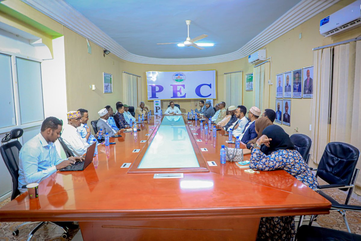 FarahJuxa's tweet photo. #MOIFAD #PEC, Pol. #Parties, #Police #Commissioner discussed today on how best Puntland can undertake credible and smooth #Municipal elections on July 23rd.
#Puntland: the other #Somalia. https://t.co/IptAyJcKdD