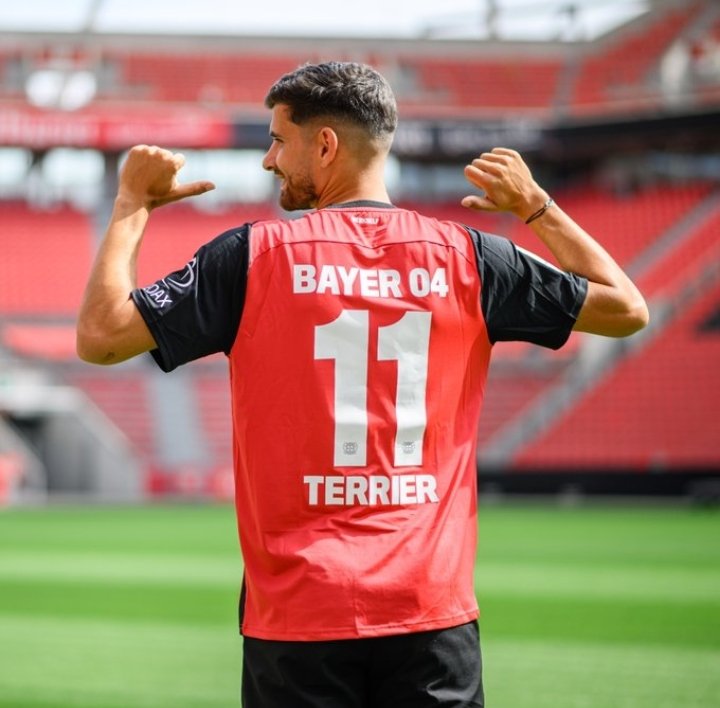 NewsFootball_XL's tweet photo. 🚨 OFICIAL:🚨 Terrier es nuevo jugador del Bayer Leverkusen🔴⚫ por 22M€ procedente del Stade Rennes equipo de Ligue One✒️🇫🇷🇩🇪 https://t.co/U4bc1vaNUo