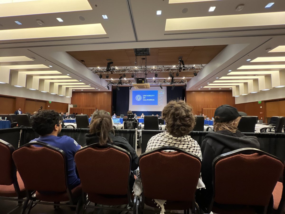 UC Santa Cruz students show up at the UC regents meeting to call out the regents abuse of power by sicing cops on anti-genocide pro-Palestine protestors to brutalize them! Check out the UC regents website to hear their testimonies. regents.universityofcalifornia.edu/meetings/video…