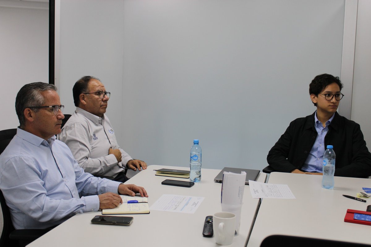 energiaqro's tweet photo. Hoy tuvimos una reunión con una empresa de energía interesada en colaborar en proyectos conjuntos con la AEEQ. ¡Estamos entusiasmados por las oportunidades que esta alianza puede traer para impulsar el desarrollo energético en Querétaro! 🌿⚡ #AEEQ #ColaboraciónEnergética https://t.co/Q3DgnuLnNv