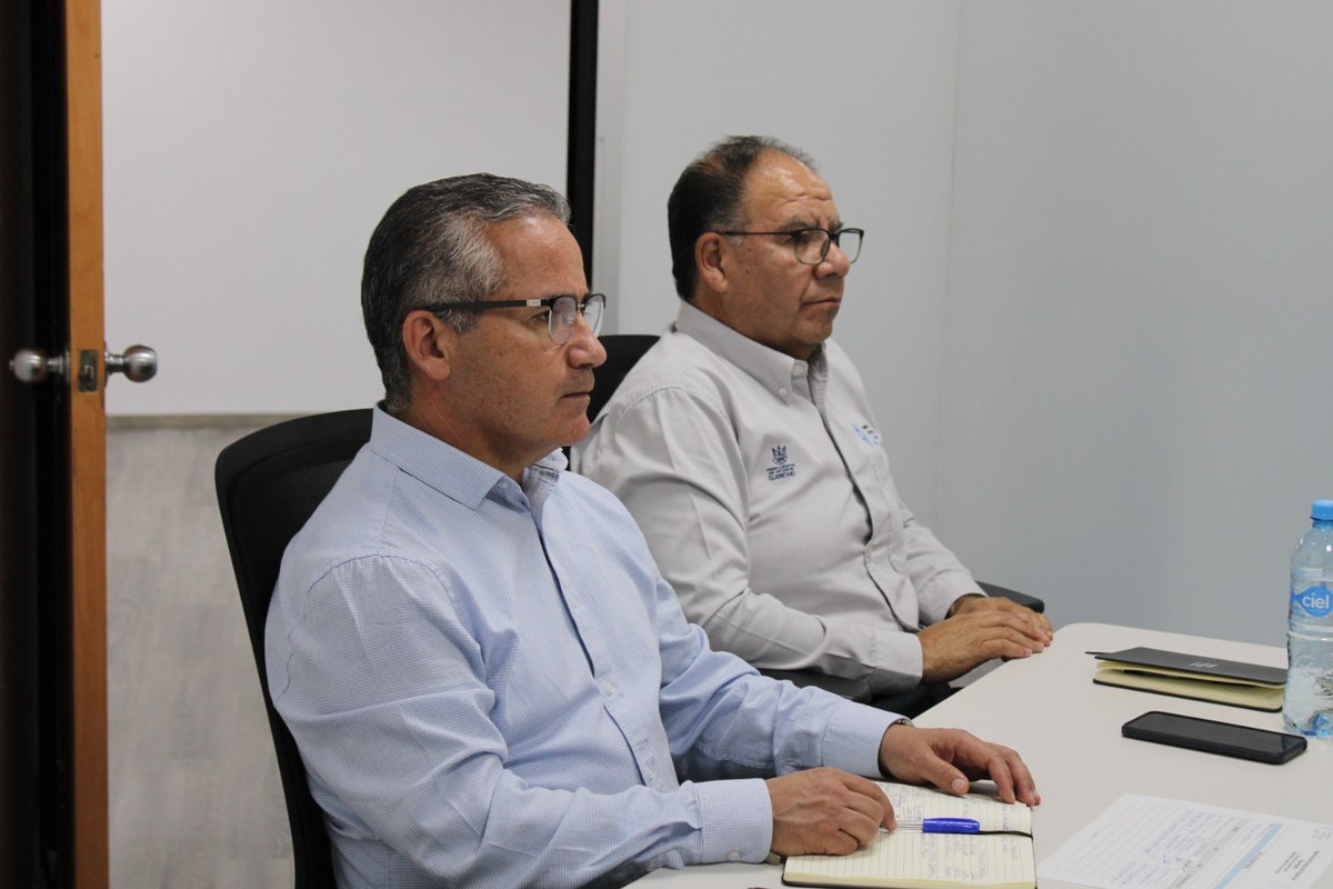 energiaqro's tweet photo. Hoy tuvimos una reunión con una empresa de energía interesada en colaborar en proyectos conjuntos con la AEEQ. ¡Estamos entusiasmados por las oportunidades que esta alianza puede traer para impulsar el desarrollo energético en Querétaro! 🌿⚡ #AEEQ #ColaboraciónEnergética https://t.co/Q3DgnuLnNv