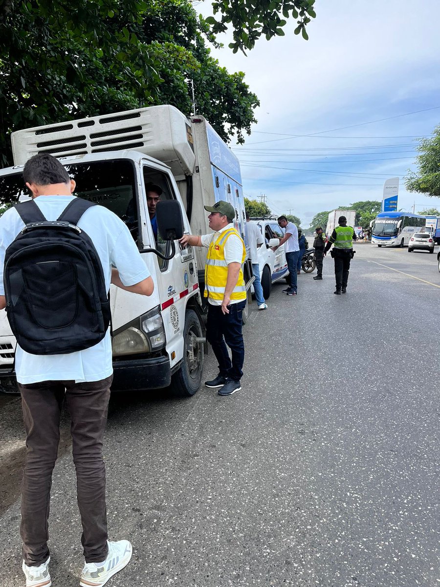 GobCordoba_'s tweet image. Nuestro Grupo Anticontrabando continúa realizando controles en las vías de Córdoba para garantizar que estén libres de actividades ilícitas. 

Trabajamos en conjunto para lograr un departamento más seguro.

#ALoLegal
#TodosContraElContrabando
