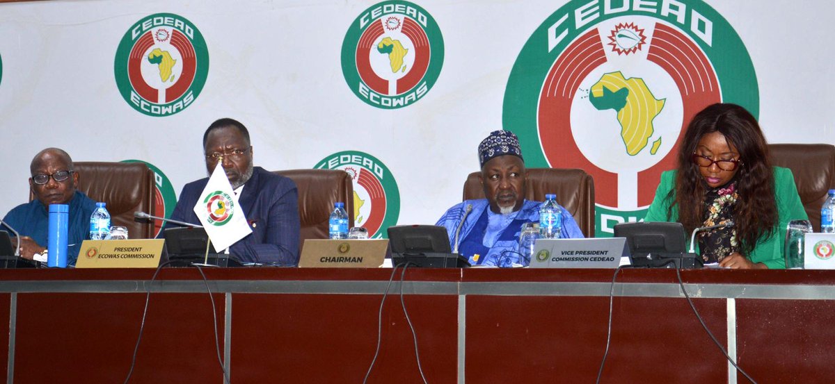 malkoomx00's tweet photo. En Afrique de l'Ouest, les pays de l'AES peuvent survivre sans la CEDEAO et la CEDEAO sans l'AES Personne ne possède l'autre Chacun à sa manière Pourquoi s'embêter ?
#Niger #Mali #BurkinaFaso #Sénégal #Bénin #Nigeria #Afrique #Ecoas #AES https://t.co/nc0OLxxLUX
