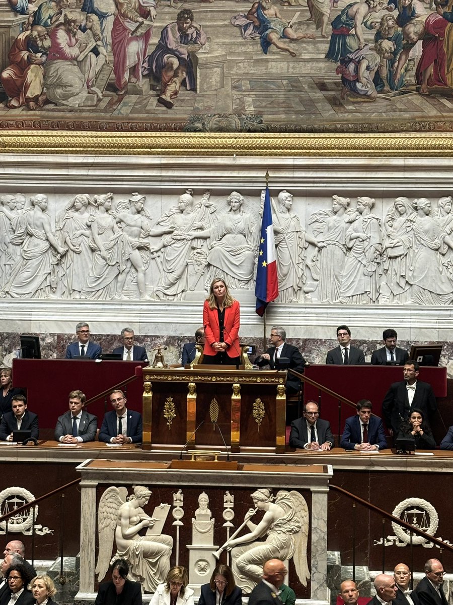 lise_magnier's tweet photo. Bravo chère @YaelBRAUNPIVET pour ta réélection à la présidence de l’@AssembleeNat !!! https://t.co/qvz0HXv3z8