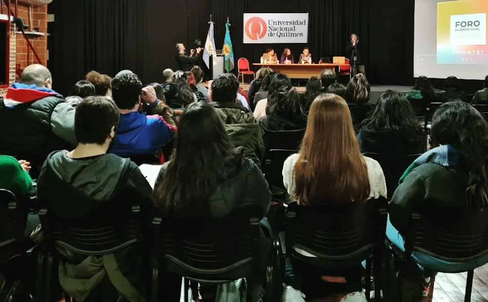 OtrosCines's tweet photo. El Foro Audiovisual de la Provincia de Buenos Aires alerta sobre la necesidad de la Ley Audiovisual Bonaerense. Existe un proyecto de Ley que en 2023 fue presentado a la legislatura provincial por el gobernador Axel Kicillof, pero que aún no fue aprobado.
https://t.co/H1htA4vFy7 https://t.co/JVS1uJDVM3