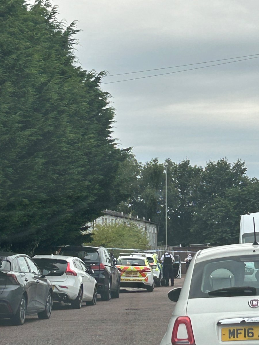 MrSt0rM84's tweet photo. @ArtHostage Police are at Domingo drive Kirkby now sealing it off https://t.co/JwelCCm033