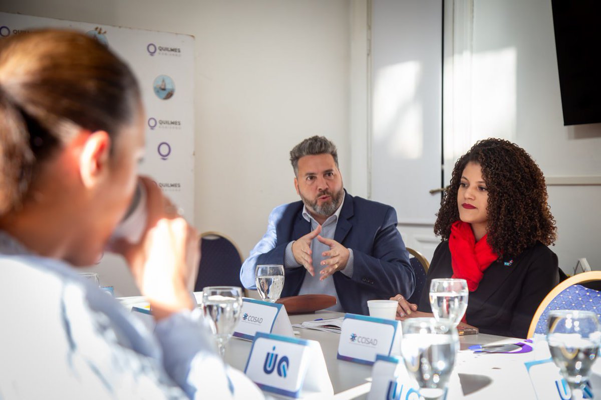 QuilmesMuni's tweet photo. En la Casa de las Culturas se llevó adelante la presentación de la Cámara de Comercio, Industria y Servicio Argentino-Dominicana (CCISAD) con el fin de fomentar el intercambio comercial y el vínculo entre ciudades.

#SeguimosParaAdelante☀️💜 https://t.co/YmAEo5g4lL