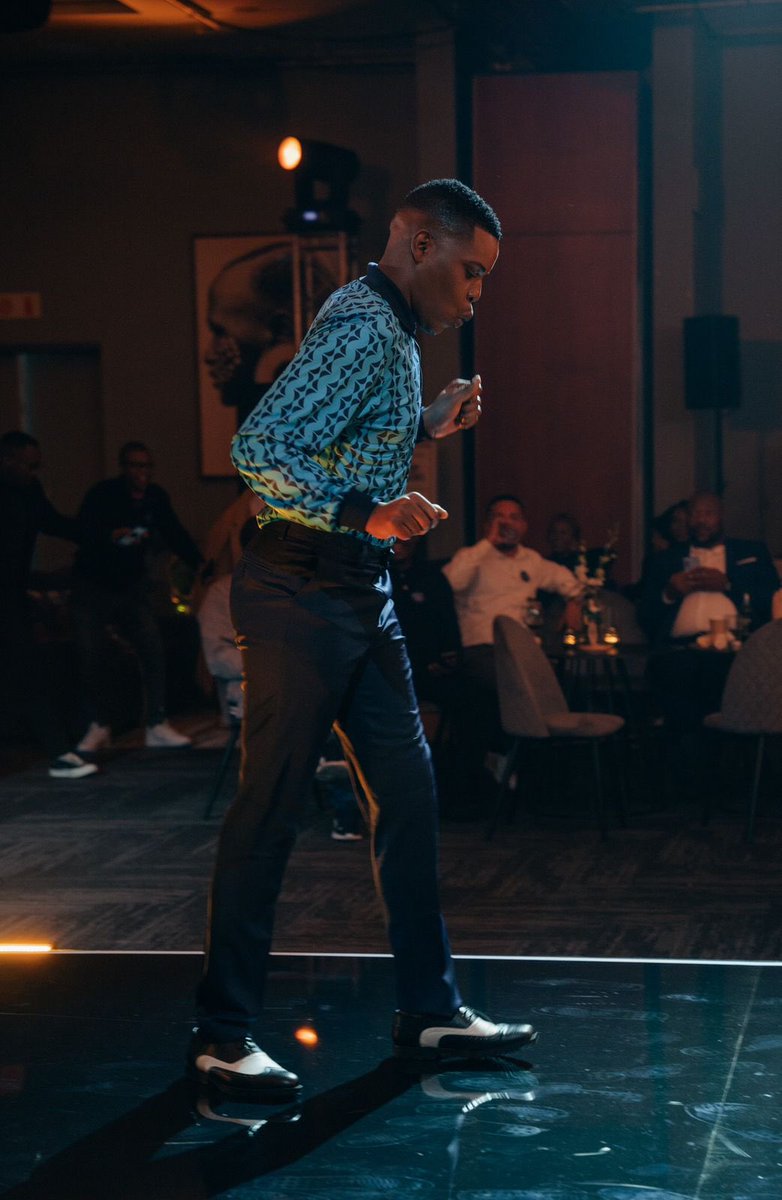 _IkanyengM's tweet image. Hey guys, African bank has great news, they’ve partnered up with the great Khosi Nkosi to bring us a sleek clothing design 🧥
How great do they look ? 
#FashionableBanking 
#AudacityToBelieve