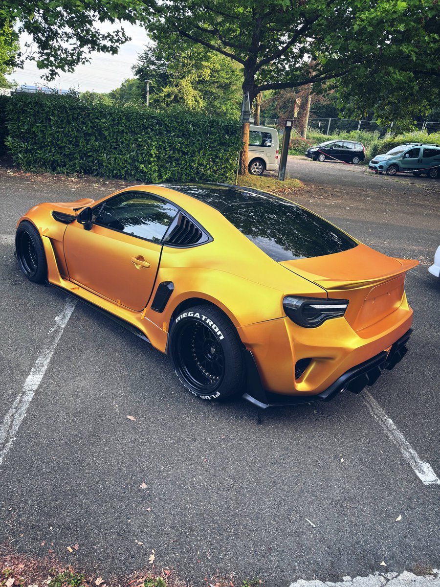 Dirty_Lex_III's tweet photo. Dis Alexa, lance Black and Yellow de Wiz Khalifa https://t.co/I3zoKd0ld0
