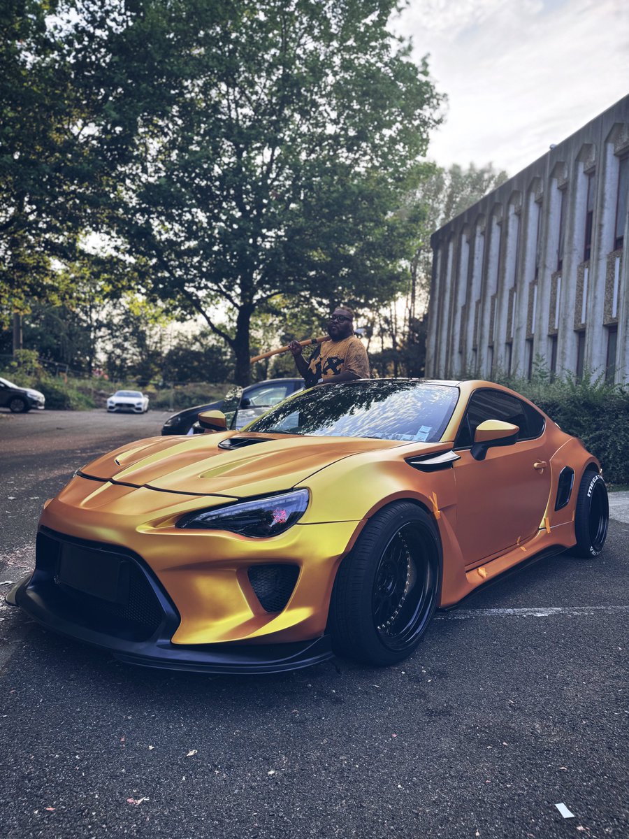 Dirty_Lex_III's tweet photo. Dis Alexa, lance Black and Yellow de Wiz Khalifa https://t.co/I3zoKd0ld0