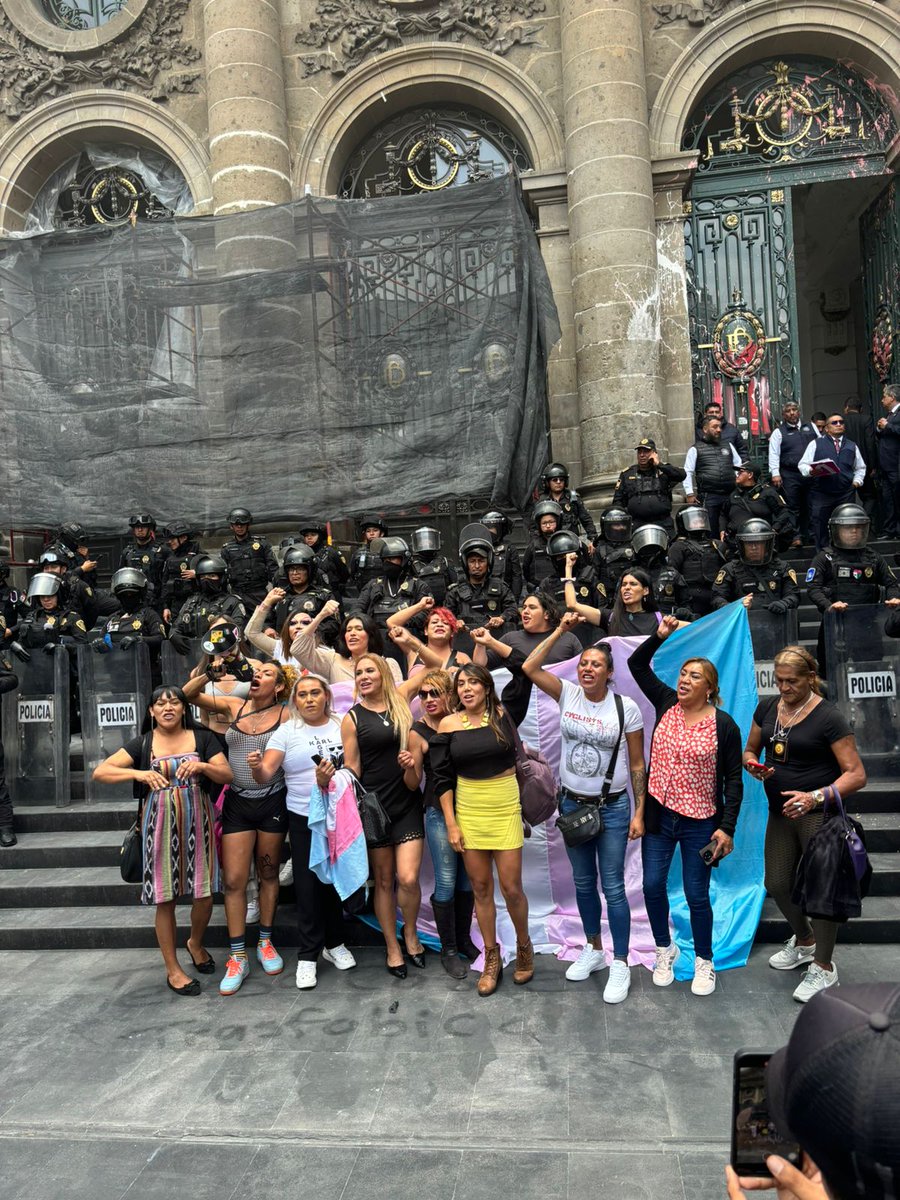 🇲🇽 🏳️‍⚧️ Es un día histórico para la comunidad trans en la Ciudad de México. Aprobaron la #LeyPaolaBuenrostro que incluirá el transfeminicidio como un delito en el Código Penal.