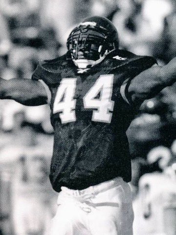 We’re 44 days from #UVA football! 

Pictured: Wali Rainer (1995-1998) was a 4x letter-winner and 2x All-ACC selection who finished his career #7 all-time at UVA in tackles, #7 in tackles for loss, and #8 in sacks. As a senior, Rainer led the Hoos in tackles for the second