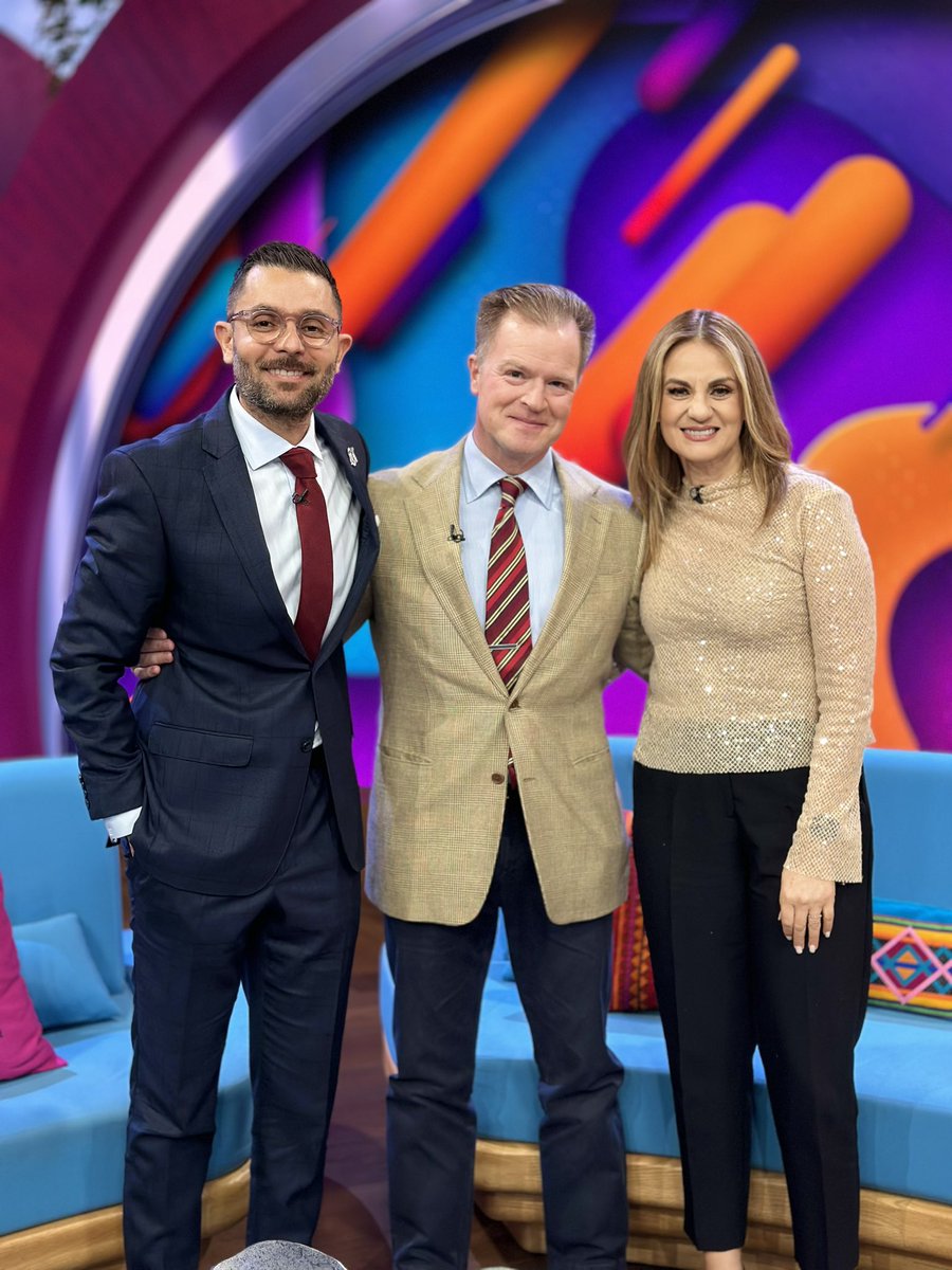 VengaLaAlegria's tweet photo. ¡Gracias al maestro @algavito por acompañarnos esta mañana en #VLA! No te lo pierdas este domingo en el gran estreno de @laacademiatv, a las 8PM por @aztecauno. 🤩✨🕺🏻🎙️ #ADarle https://t.co/FlxkuIzzR6