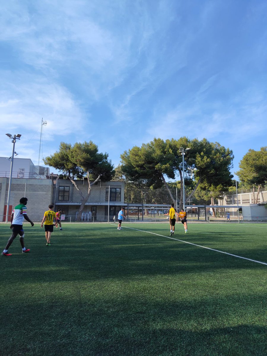 Iniciatives Solidàries (@isolidaries) on Twitter photo Els nois i noies que viuen a les llars Montroig, Bellmunt, Montcau, Victòria i Balandrau d'<a href="/isolidaries/">Iniciatives Solidàries</a> han fet un partit de futbol ⚽al camp la Bàscula, cedit per l'entitat Més Gestió. Els joves i els seus amics han pogut fomentar la integració i crear noves relacions socials. Els nois i noies que viuen a les llars Montroig, Bellmunt, Montcau, Victòria i Balandrau d'<a href="/isolidaries/">Iniciatives Solidàries</a> han fet un partit de futbol ⚽al camp la Bàscula, cedit per l'entitat Més Gestió. Els joves i els seus amics han pogut fomentar la integració i crear noves relacions socials.