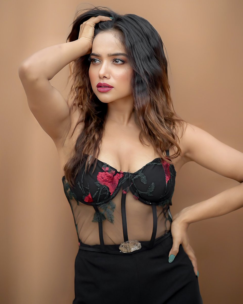 Cine_Chaser's tweet photo. #ManishaRani 😍😍 https://t.co/rdJByoZroz