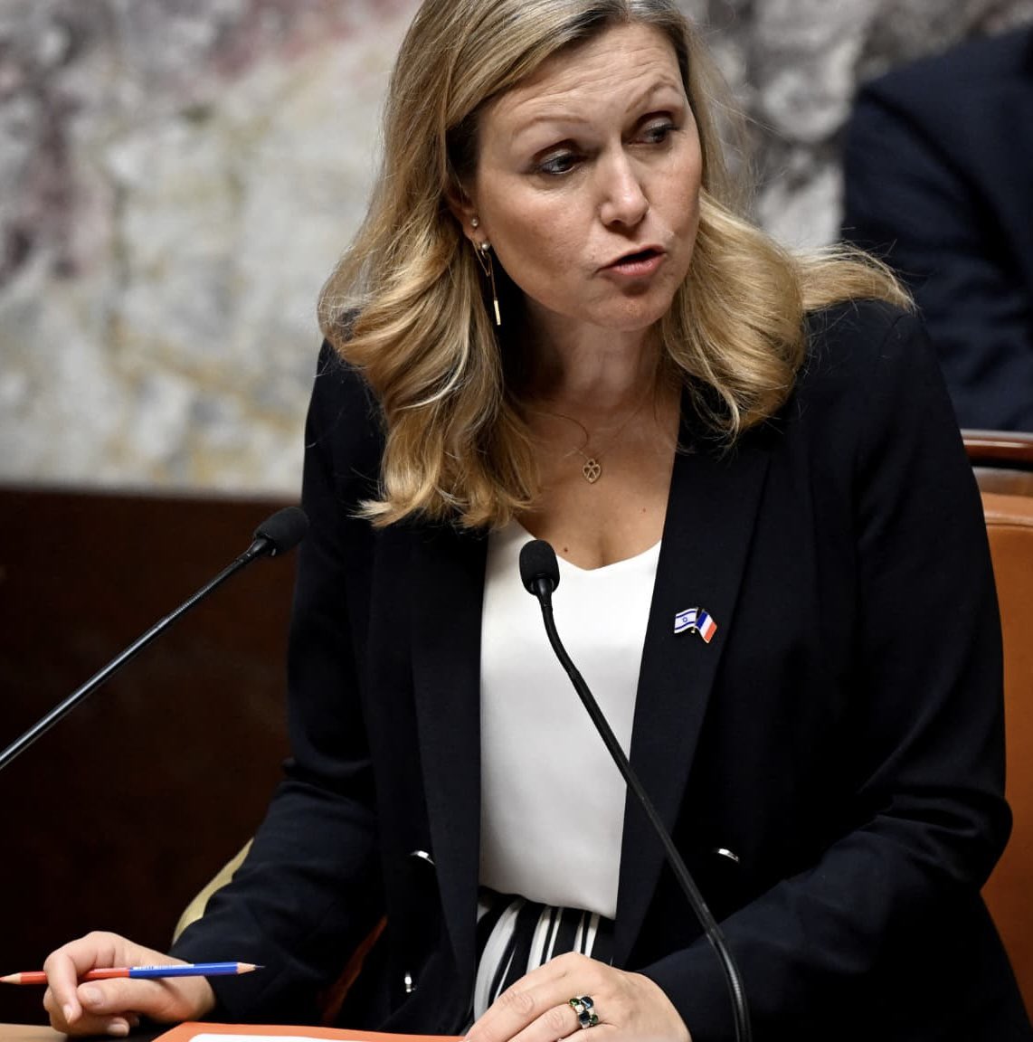 Félicitations à <a href="/YaelBRAUNPIVET/">Yaël Braun-Pivet</a> pour sa réélection à la présidence de l’Assemblée nationale. 

Nous comptons sur elle pour apporter de l’apaisement aux débats de notre pays. 🇫🇷

Contre les extrêmes, l’union rien que l’union !