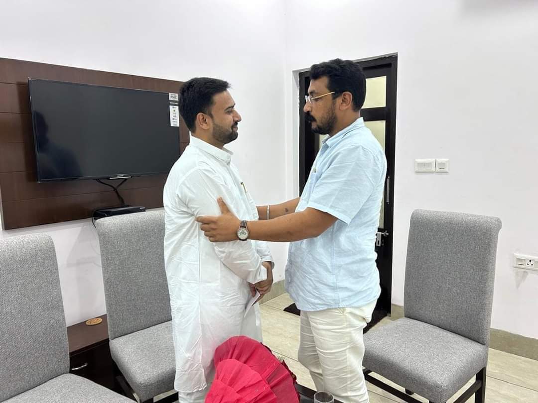 kashifbharti's tweet photo. #AIMIM पार्टी मेरठ के पुर्व मेयर प्रत्याशी, जिन्हें मेयर चुनाव में 128000 वोट मिला #Mohd_Anas भाई ने आज राष्ट्रीय अध्यक्ष सह सांसद मा चन्द्रशेखर आज़ाद साहब के कुशल नेतृत्व को देखते हुए आज आज़ाद समाज पार्टी (का०)में शामिल हो गए।
मुहम्मद अनस भाई को दिली मुबारक़बाद।
आज़ाद समाज पार्टी (का०) ज़िन्दाबाद
मा० चन्द्रशेखर आज़ाद साहब ज़िन्दाबाद
@BhimArmyChief 
@AzadSamajParty