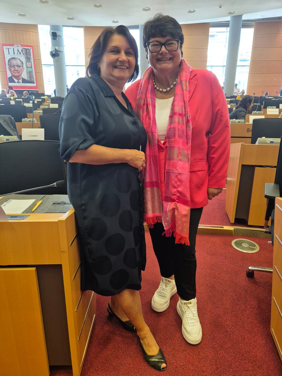 Skvělé zprávy ze Štrasburku.😊

Mám velkou radost, protože 1. místopředsedkyní Evropského parlamentu je moje přítelkyně a dlouholetá kolegyně Sabine Verheyen. 😊  Další výbornou zprávou je i to, že kvestorkou se stala slovenská kolegyně Miriam Lexmann! 🇸🇰