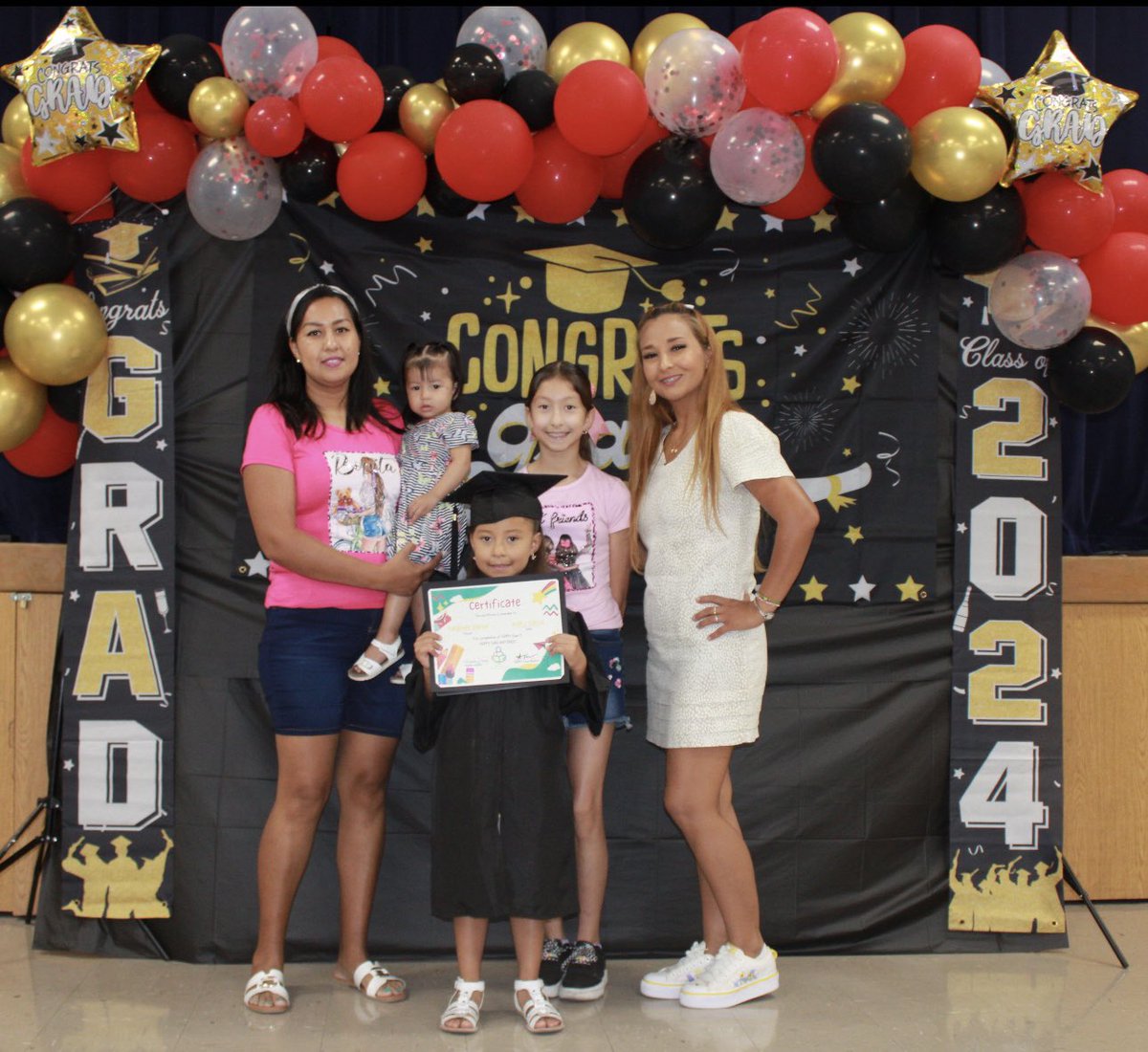 This past Saturday, The Madonna Center celebrated the families completing our HIPPY Program year. We also celebrated the children graduating out of HIPPY and moving on to First grade.
Congratulations 🎉 to all the families who completed the HIPPY program. 🩵