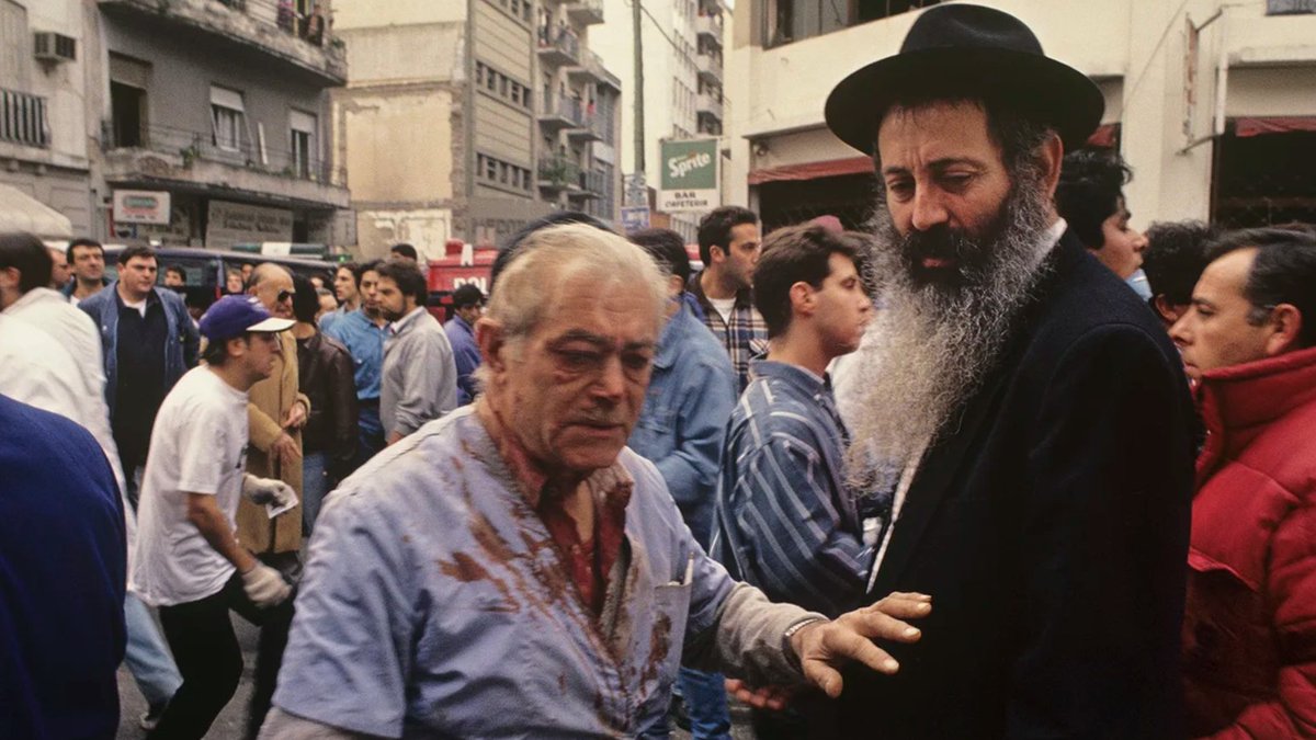 dnacharig's tweet photo. Hoy se cumplen 30 años del atentado terrorista perpetuado por Hezbollah (Irán) contra la principal institución judía de Argentina... la Asociación Mutual Israelita (AMIA). 
85 muertos y + de 300 personas heridas. 

El odio contra Israel genera odio contra el judío. https://t.co/t5OWtkCa41