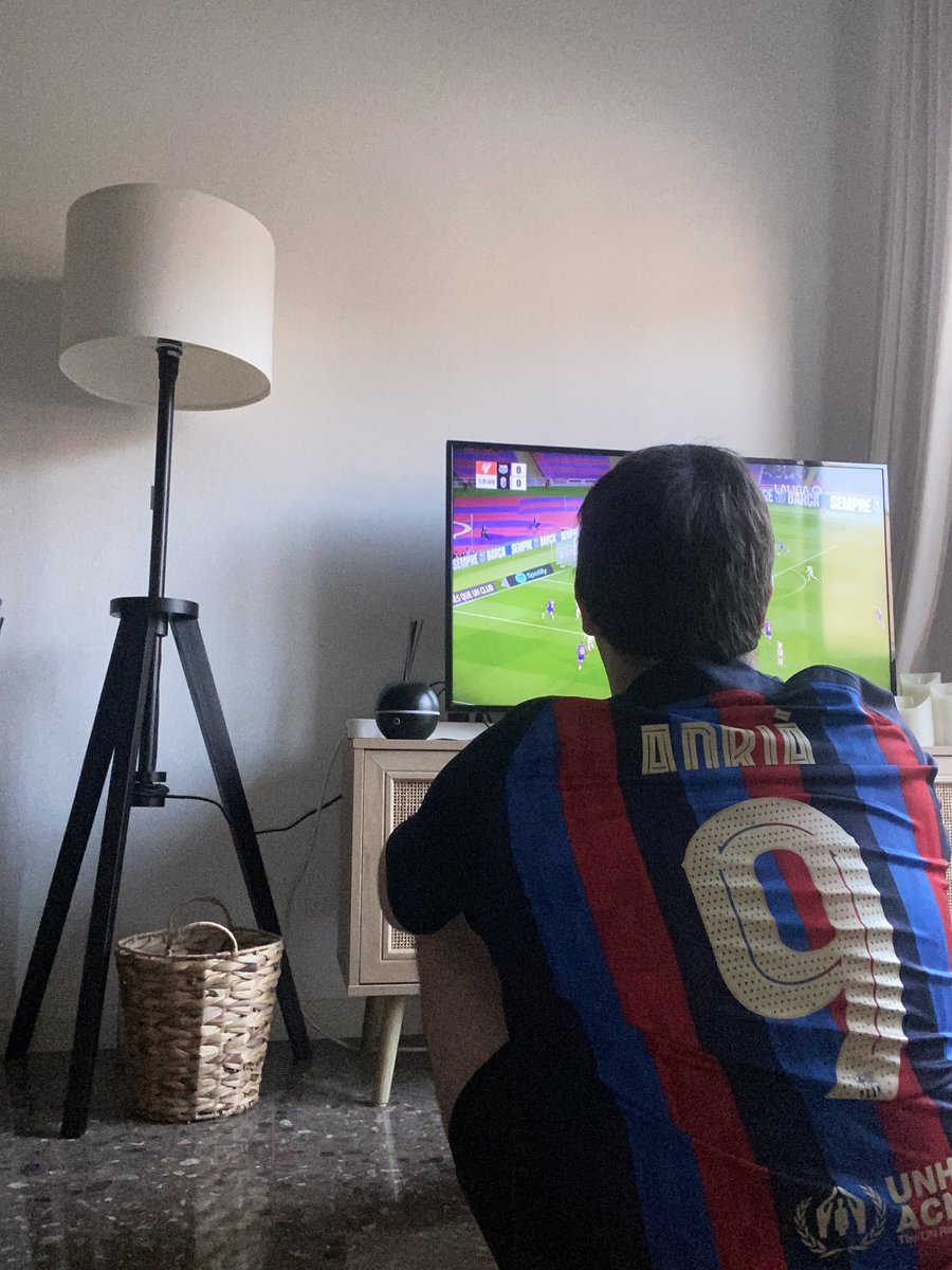 adriialuque's tweet photo. @OnzeTv3 Gaudint i patint, però sempre amb el Barça #OnzeE3 https://t.co/UgXDTOUj87