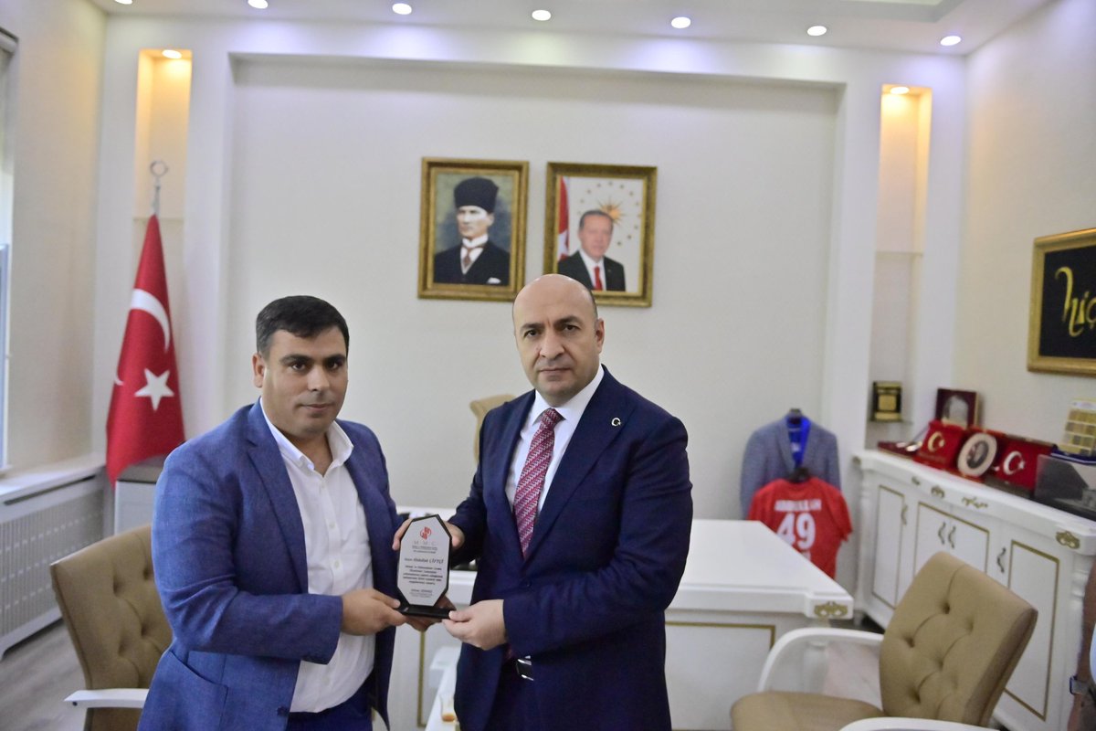 mmgdiyarbakir21's tweet photo. Mimar ve Mühendisler Grubu Diyarbakır Şube Başkanımız Gülhan Sönmez, YK Üyemiz Ender karahan, Servet Ergül, Hayrettin Bahçıvancı,Süleyman Yoldaş ve Uğur Biroğlu ile birlikte İstanbul Bayrampaşa Kaymakamlığına atanan Vali Yardımcımız Sn.Abdullah Çiftçi'yi ziyaret ettiler. https://t.co/jaE96JjkGi