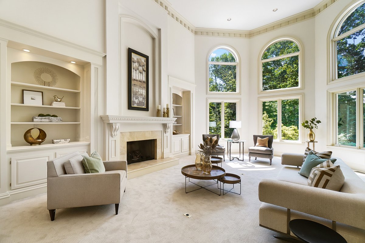 DorgerDiff's tweet image. A COLDSTREAM OASIS
Exceptional custom-built 4 bedroom, 4+2 bath home nestled on a verdant 1.216 acre lot on prized Summer View Drive in sought-after Coldstream of Anderson Township and boasting over 6,500 square feet of living space. 
Full listing: dorgerdifference.com/listings