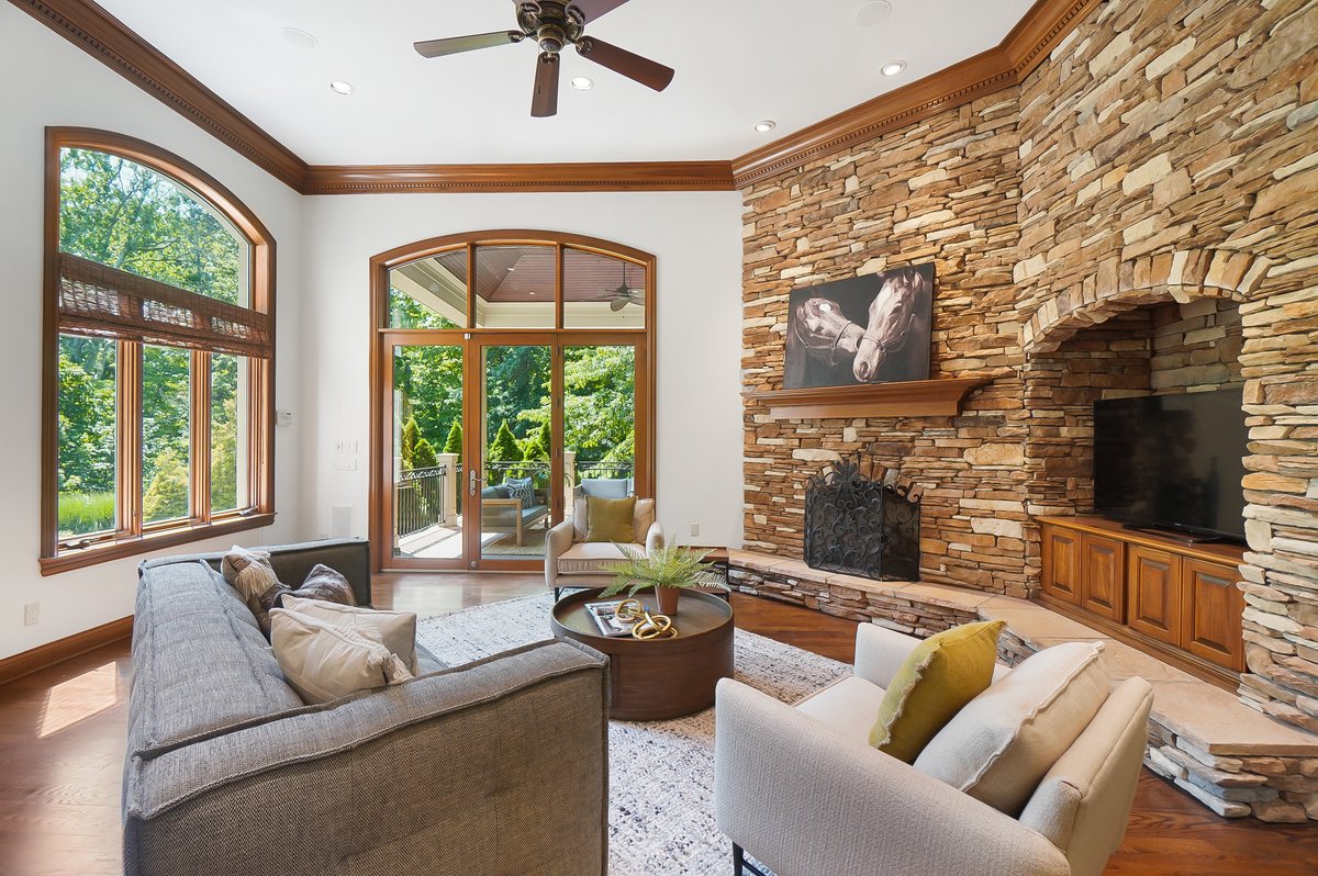 DorgerDiff's tweet image. A COLDSTREAM OASIS
Exceptional custom-built 4 bedroom, 4+2 bath home nestled on a verdant 1.216 acre lot on prized Summer View Drive in sought-after Coldstream of Anderson Township and boasting over 6,500 square feet of living space. 
Full listing: dorgerdifference.com/listings