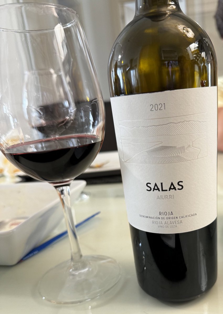 Este #salas de <a href="/almacarraovejas/">Alma Carraovejas</a> va a dar mucho de que hablar. Como siempre, esta familia no defrauda. Enhorabuena #vino #rioja