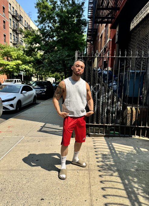 Watch Brian Nieh's leaked NSFW photo on TwXstars