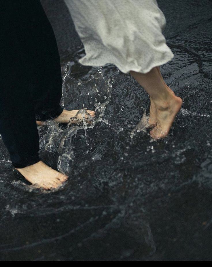 sveeg_'s tweet photo. ♪*'if....
if I could become rain, I could unite with the heart of one person, because rain unites heaven and earth separated for centuries*. https://t.co/d0lgzVYy3F