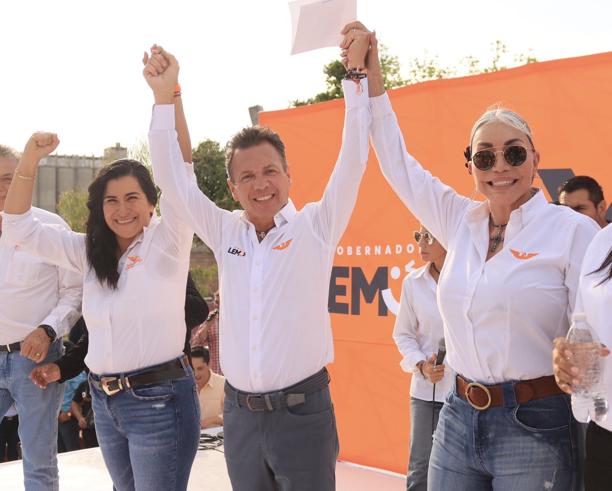 ¡Feliz cumpleaños, <a href="/PabloLemusN/">Pablo Lemus Navarro</a>! 

De todo corazón, te deseo un día lleno de alegría y amor, rodeado de tus seres queridos junto a tu familia. Gracias por tu dedicación y esfuerzo sé que vendrán más frutos y grandes logros que juntas y juntos vamos a seguir construyendo.