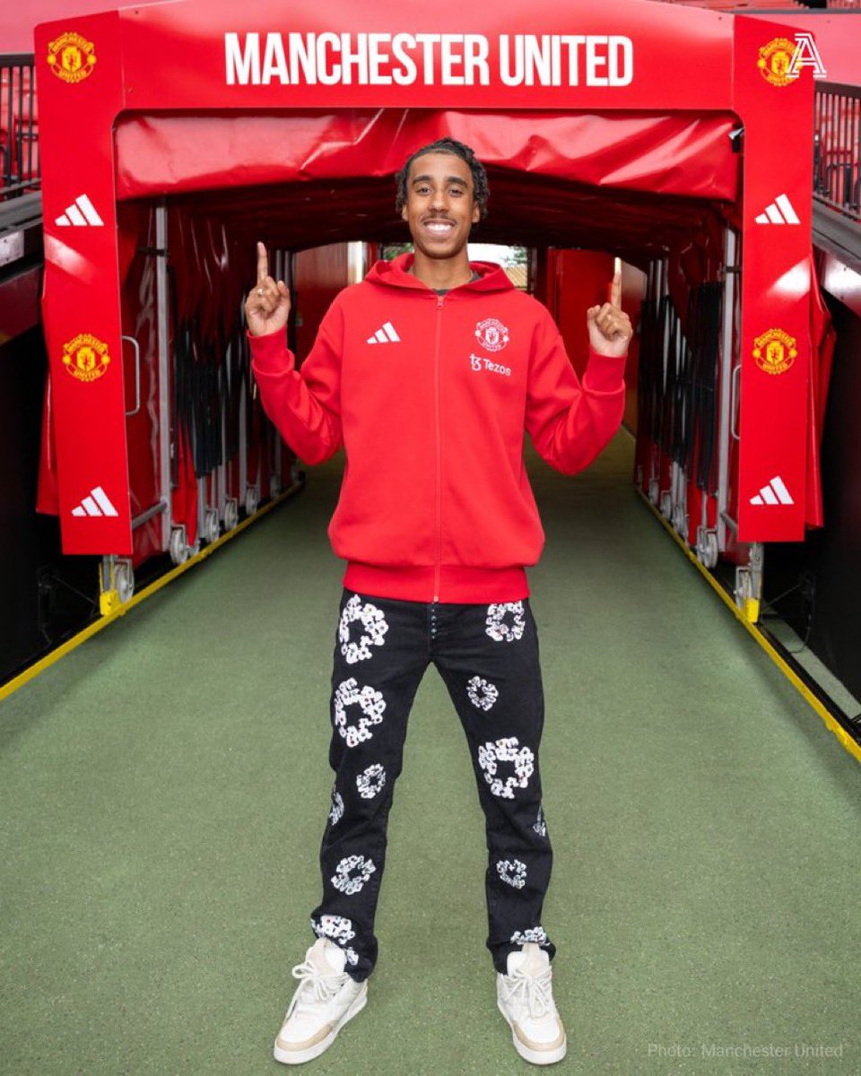 GHRedDevils's tweet photo. Yoro is a Red Devil 🔥#mufc #GHRedDevils https://t.co/qQtD68rp62