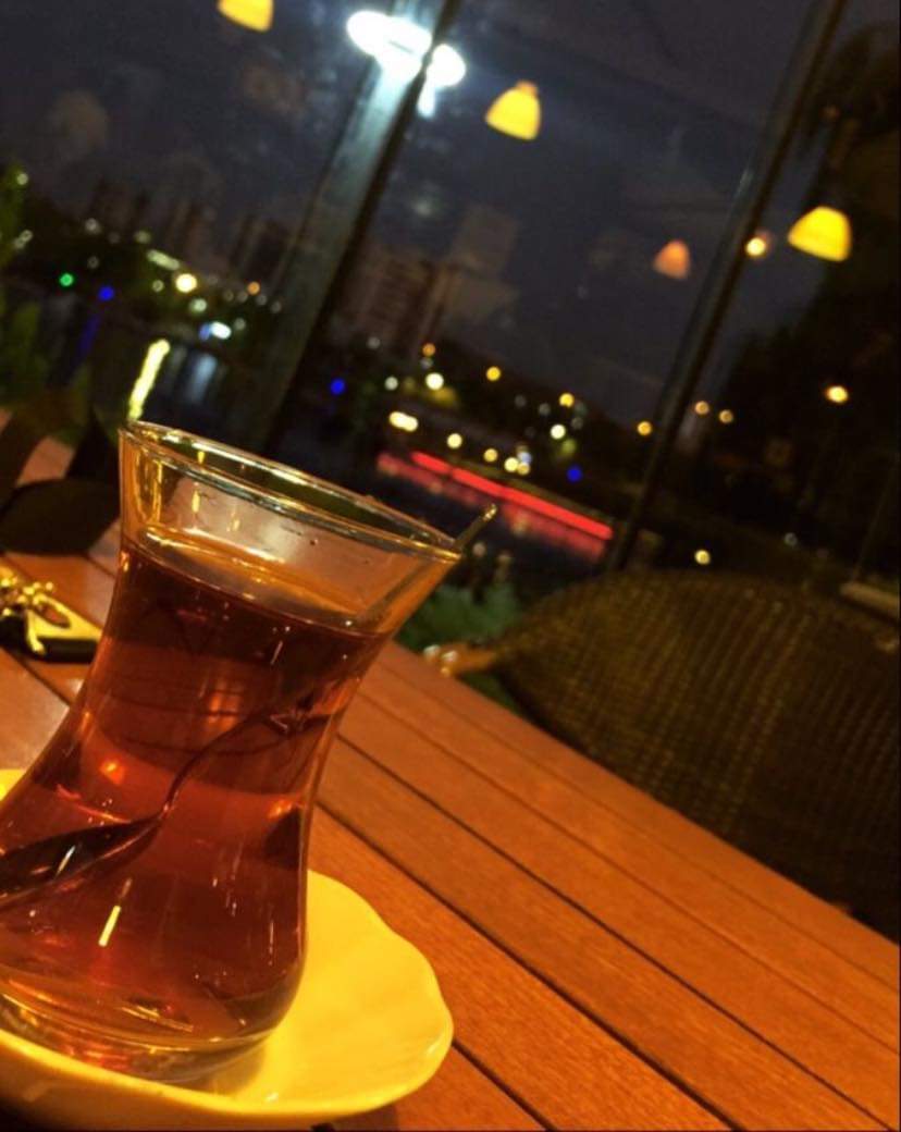 admkmn0640's tweet photo. "Bardağa Dalıp 
Gülümseyen Însanlarız biz" 
Çay Îçeriz, çay Severiz.
 Bizden  kimseye zarar gelmez... https://t.co/uPU1ufPfMl