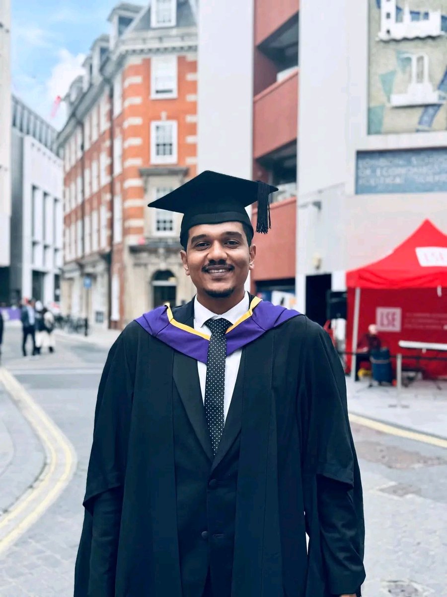 AbdallaNaji3's tweet image. الحمدلله رب العالمين .. بكل فخر و سرور أبارك لشقيقي د. محمد ناجي الأصم حصوله على درجة الماجستير في السياسات العامة من London school of economics and political science  LSE
أسأل الله أن يبارك له فيها وأن ينفعه بما علّمه وأن يوفقه لخدمة مجتمعه وأمته إنه ولي ذلك والقادر عليه