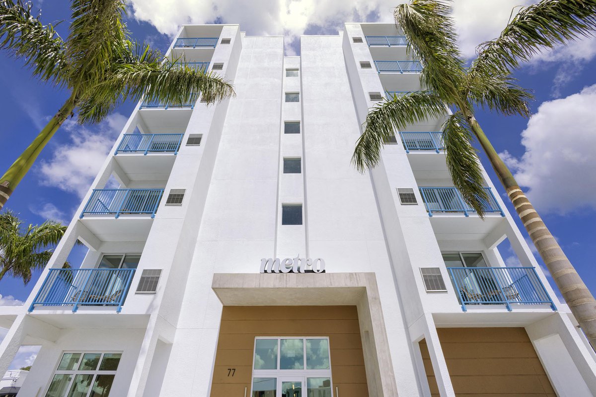 FSPArchitects1's tweet image. The Metro is a 7-story, 100-unit hotel offering flexible term stays, located in the vibrant heart of St. Petersburg&apos;s Edge District. Developed by DevMar Development and built by KAST Construction, this project features a retail space and a variety of amenities for guests.