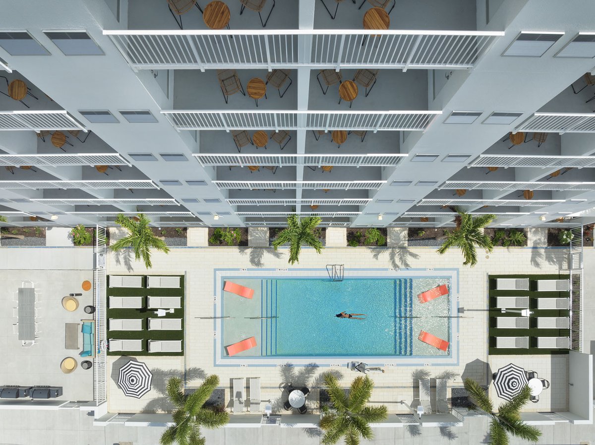 FSPArchitects1's tweet image. The Metro is a 7-story, 100-unit hotel offering flexible term stays, located in the vibrant heart of St. Petersburg&apos;s Edge District. Developed by DevMar Development and built by KAST Construction, this project features a retail space and a variety of amenities for guests.